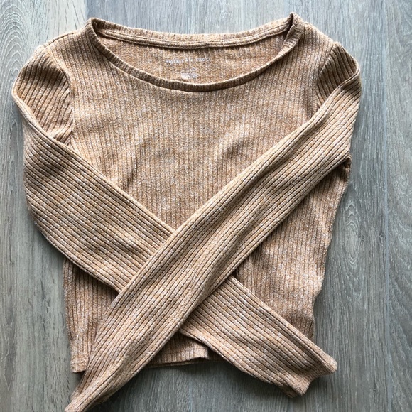 Long Sleeve AE Crop Top - Picture 2 of 2